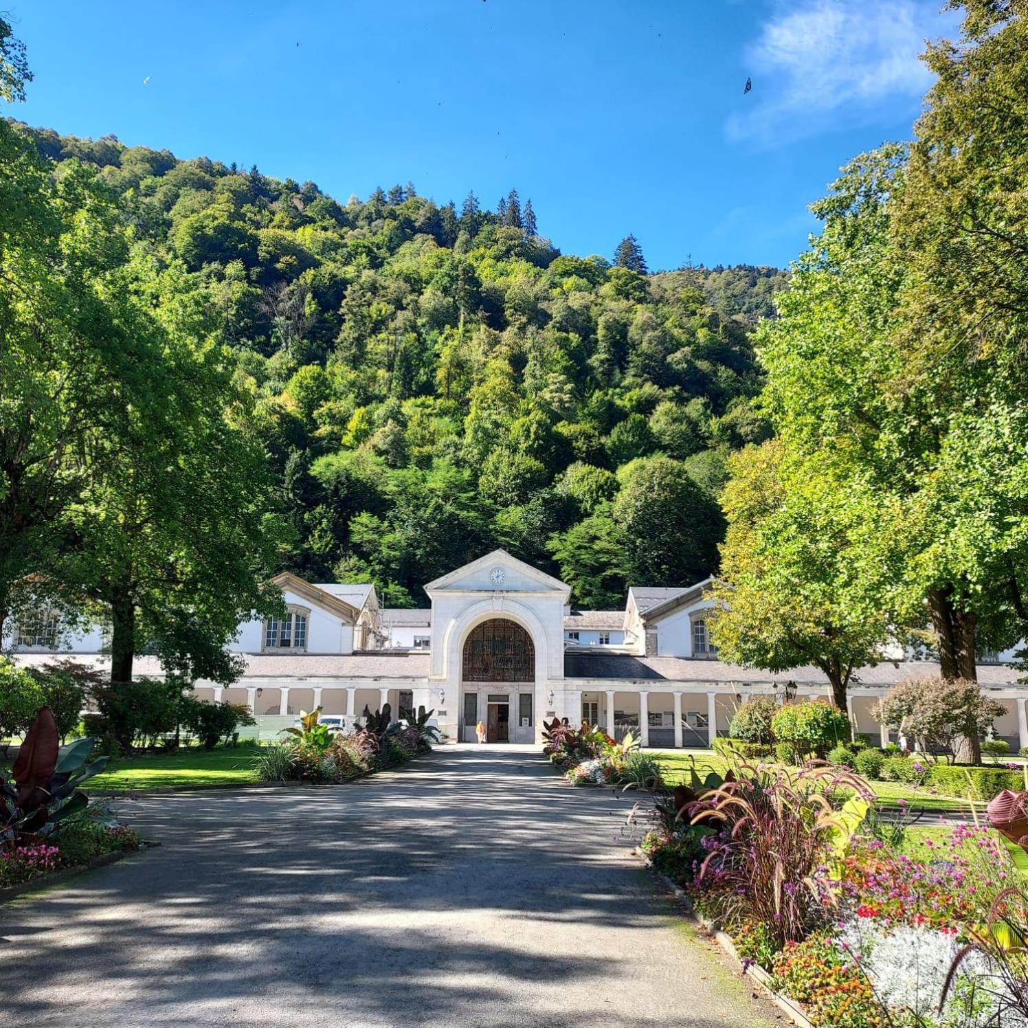 Royal Luchon Aparthotel Bagneres-de-Luchon Exterior photo