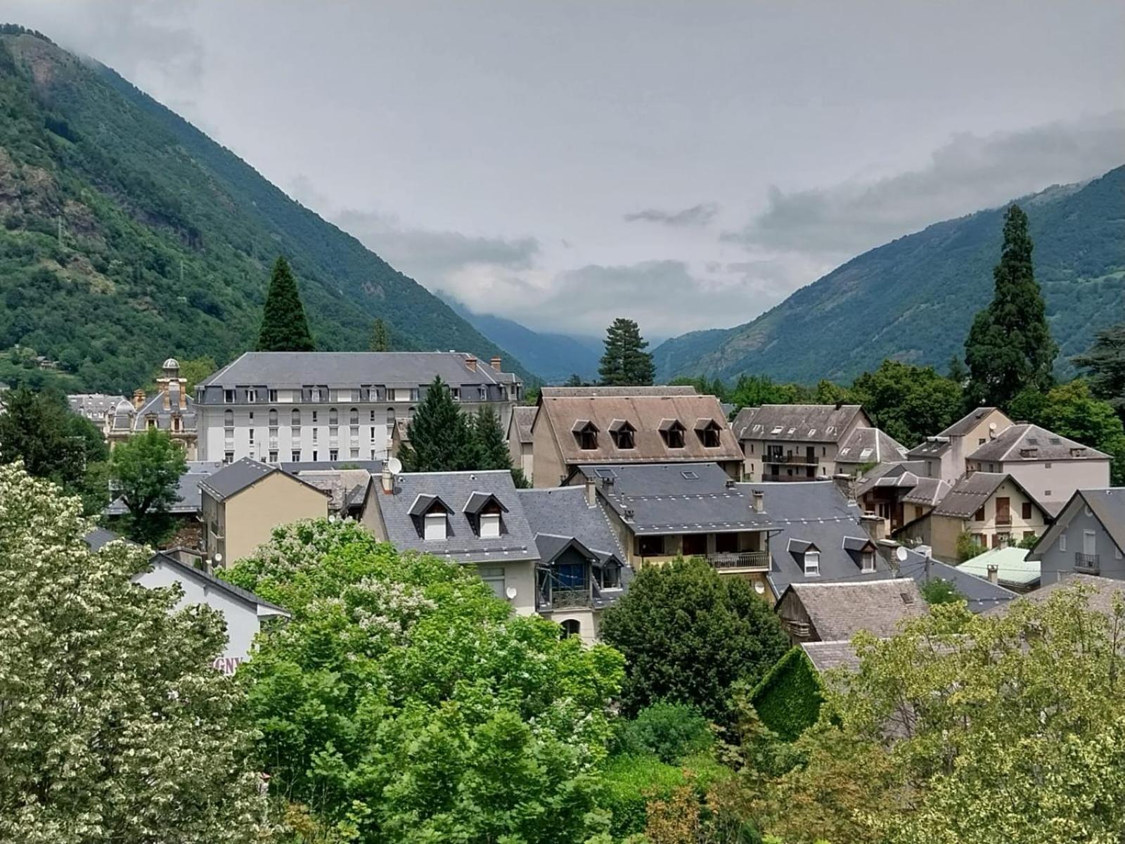 Royal Luchon Aparthotel Bagneres-de-Luchon Exterior photo